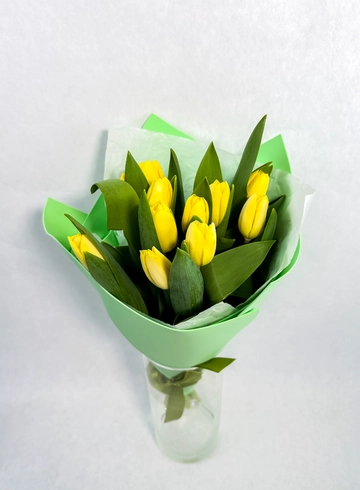 Букет из желтых тюльпанов от интернет-магазина цветов в 