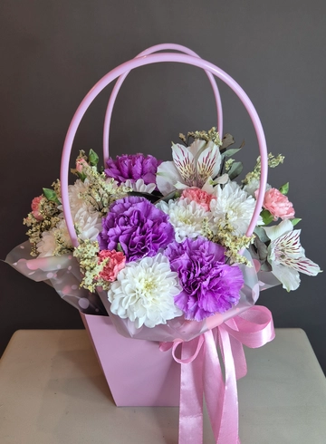 Композиция в сумочке «Луговая арфа» от интернет-магазина цветов в 