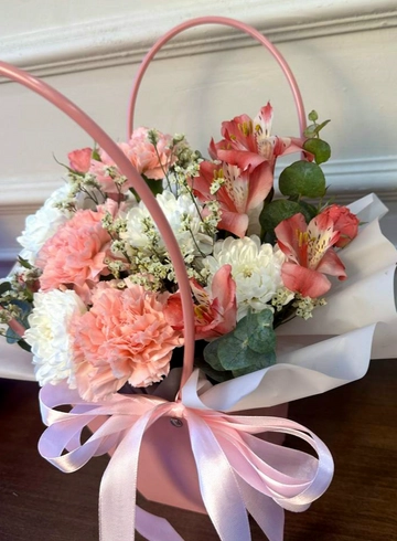 Композиция в сумочке &laquo;Луговая арфа&raquo; от интернет-магазина цветов в 