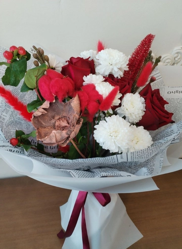 Красный акцент от интернет-магазина цветов в 