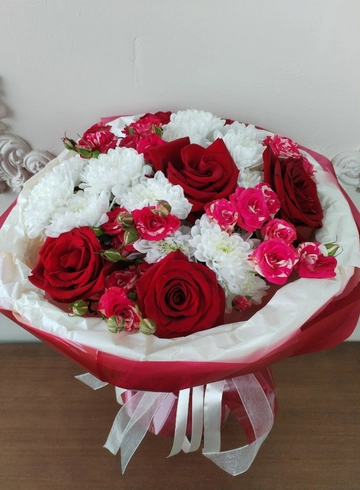 Праздничный цветочный букет от интернет-магазина цветов в 