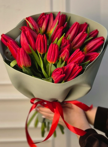 Красные тюльпаны букет от интернет-магазина цветов в 